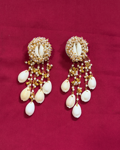 Shell & Pearl Haldi Jewelry Set – Full Bridal Ensemble (Necklace, Bracelet, Kaleera, Earrings, Maang Tikka)
