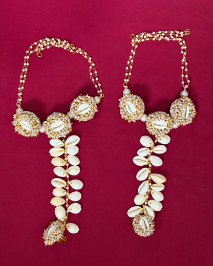 Shell & Pearl Haldi Jewelry Set – Full Bridal Ensemble (Necklace, Bracelet, Kaleera, Earrings, Maang Tikka)