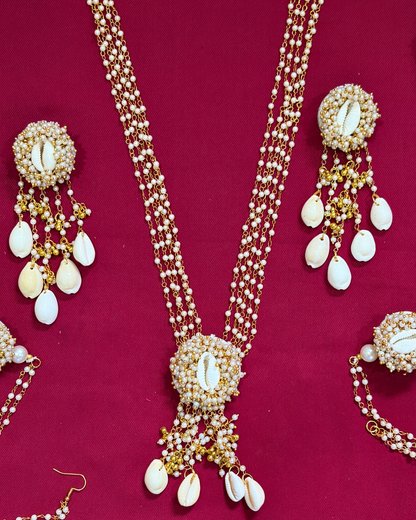 Shell & Pearl Haldi Jewelry Set – Full Bridal Ensemble (Necklace, Bracelet, Kaleera, Earrings, Maang Tikka)