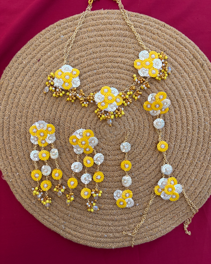 Sunehri Phool Set (Yellow & White)
