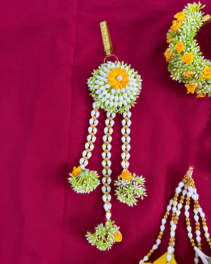 Sunehri Peele Phool Jewellery Set